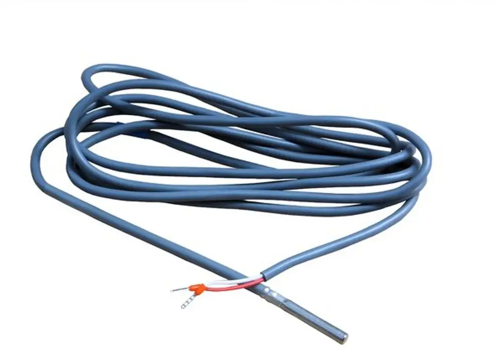 Kabelsensor von Bosch mit langem, flexiblen Kabel und einem metallischen Fühler an einem Ende, liegend auf einem neutralen Untergrund.